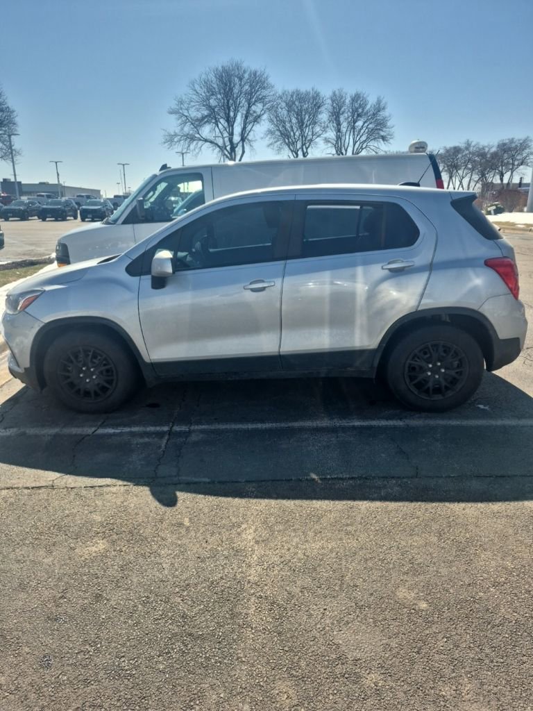 Used 2018 Chevrolet Trax LS image 1
