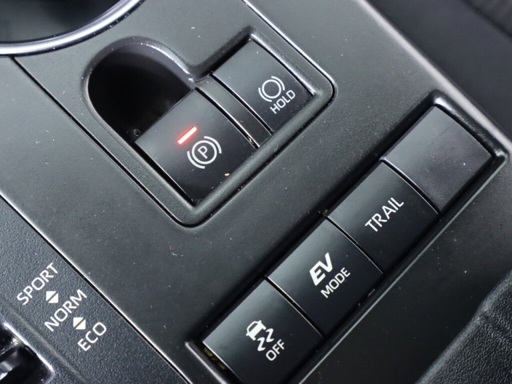 Used 2021 Toyota Highlander LE image 24