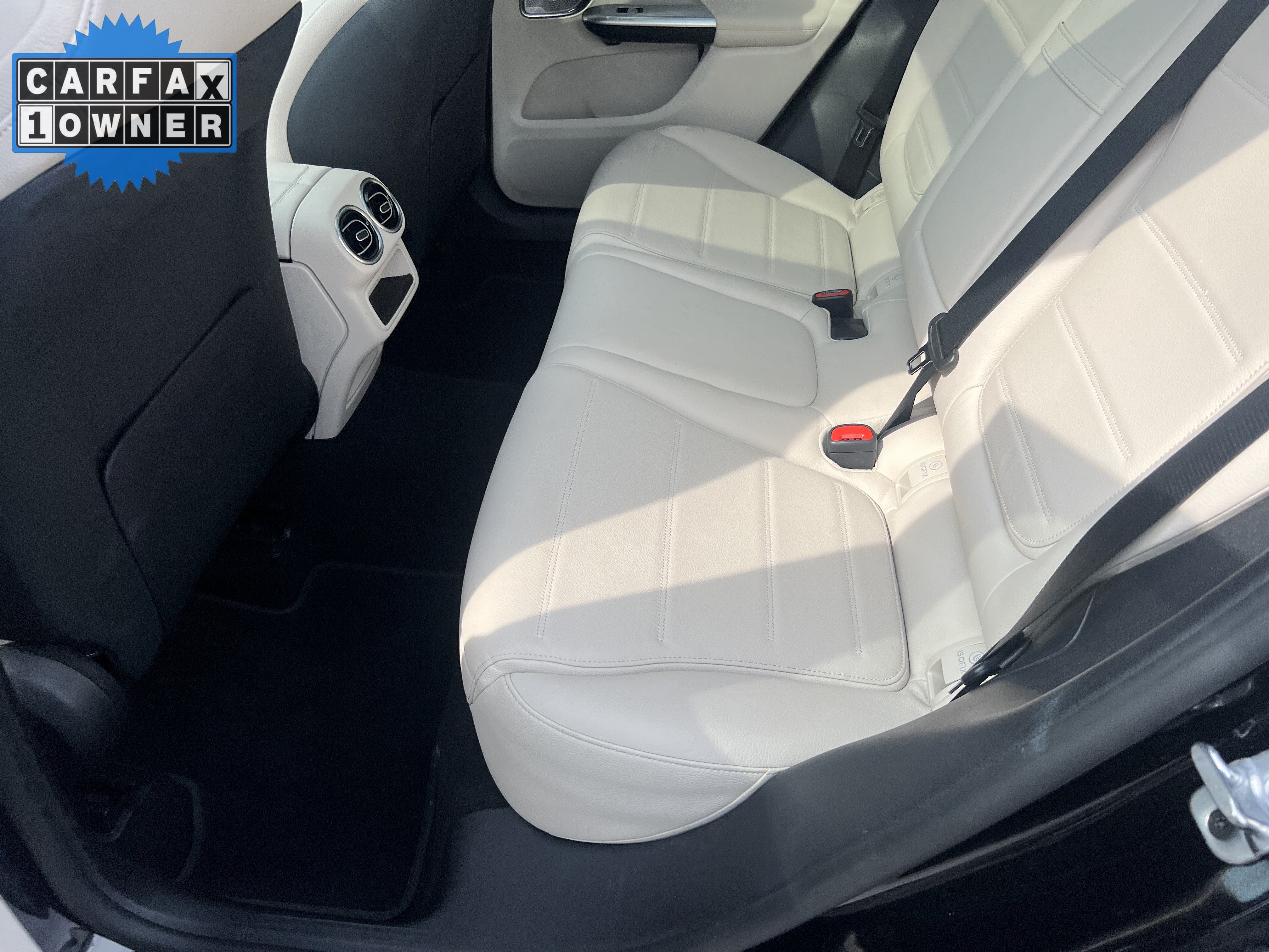 Certified 2024 Mercedes-Benz GLC 300 image 33