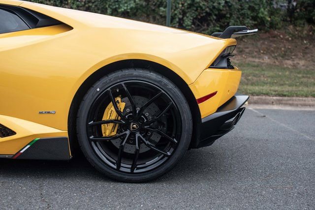 Used 2015 Lamborghini Huracan LP 610-4 image 35