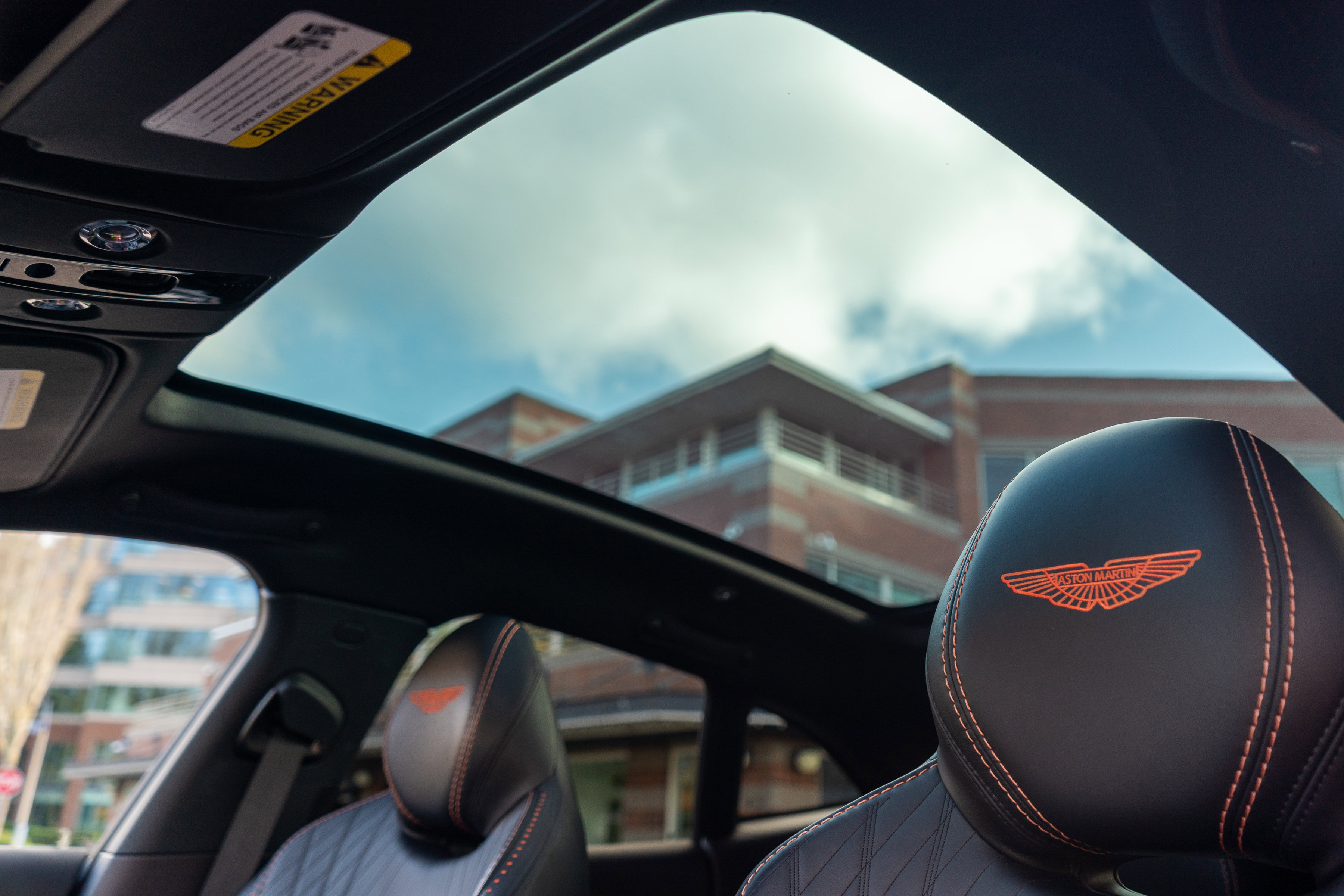 Used 2022 Aston Martin DBX image 15