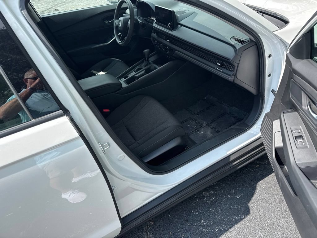 Used 2025 Honda Accord SE image 9