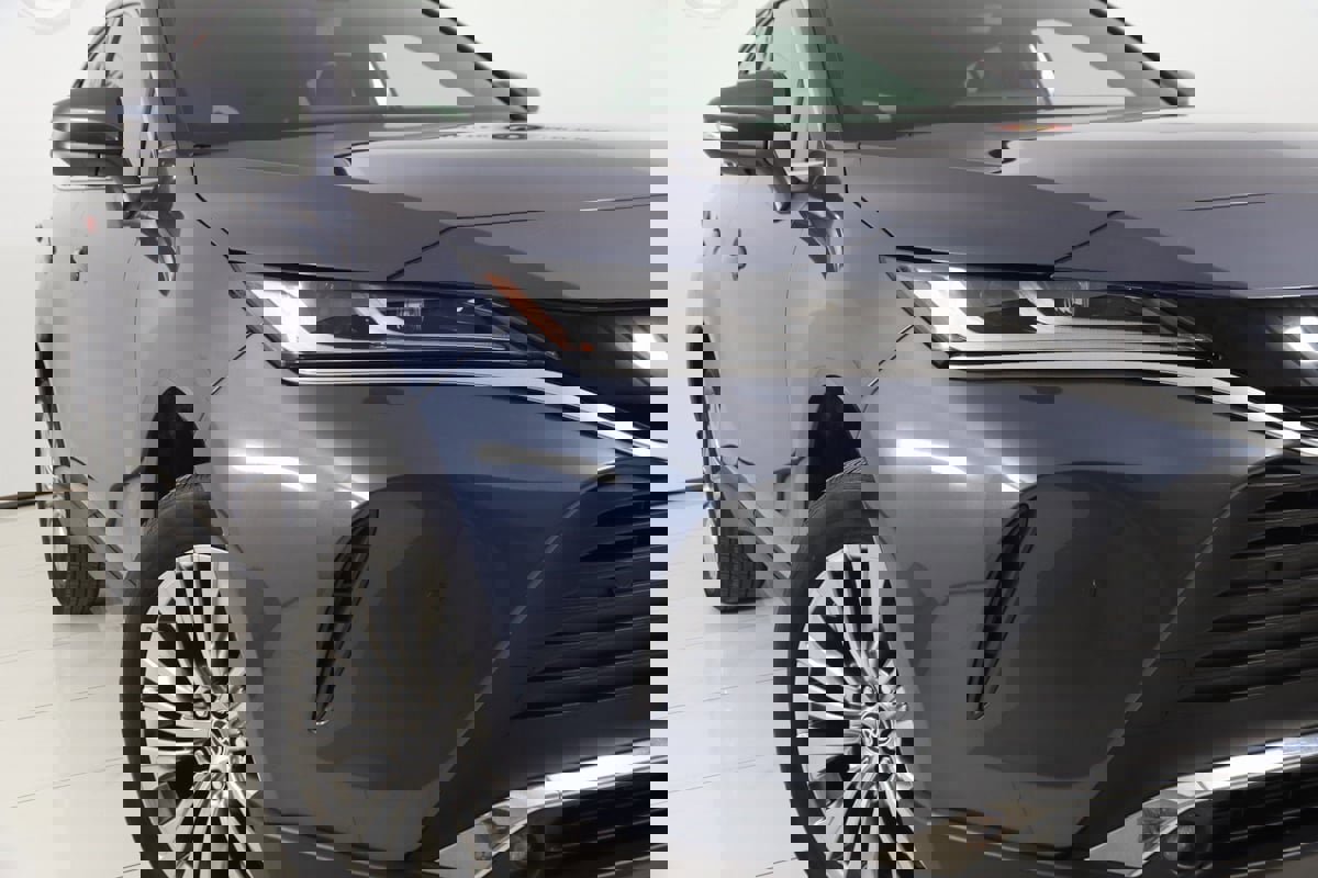 Used 2023 Toyota Venza XLE image 16