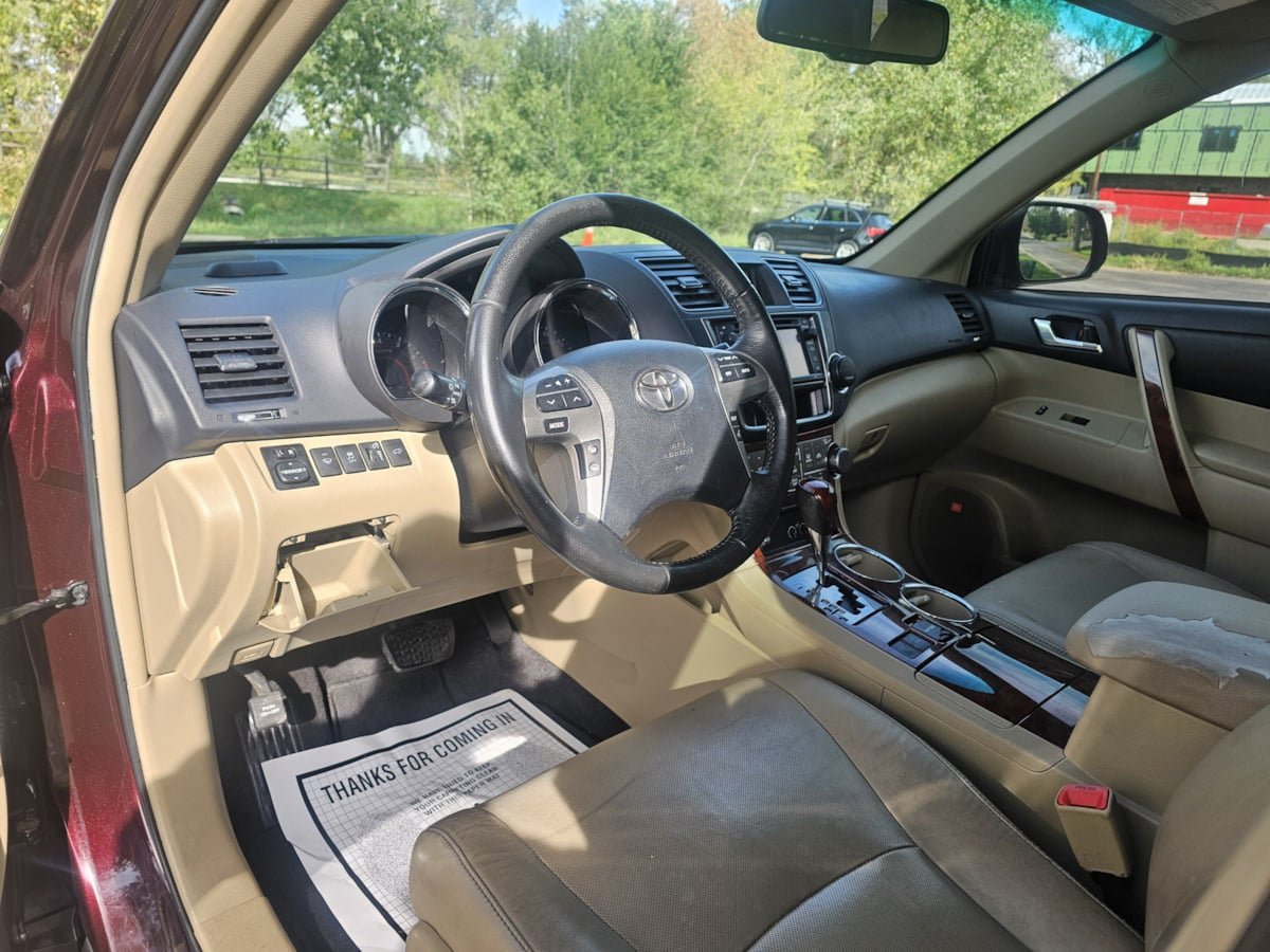 Used 2013 Toyota Highlander Limited FWD image 10