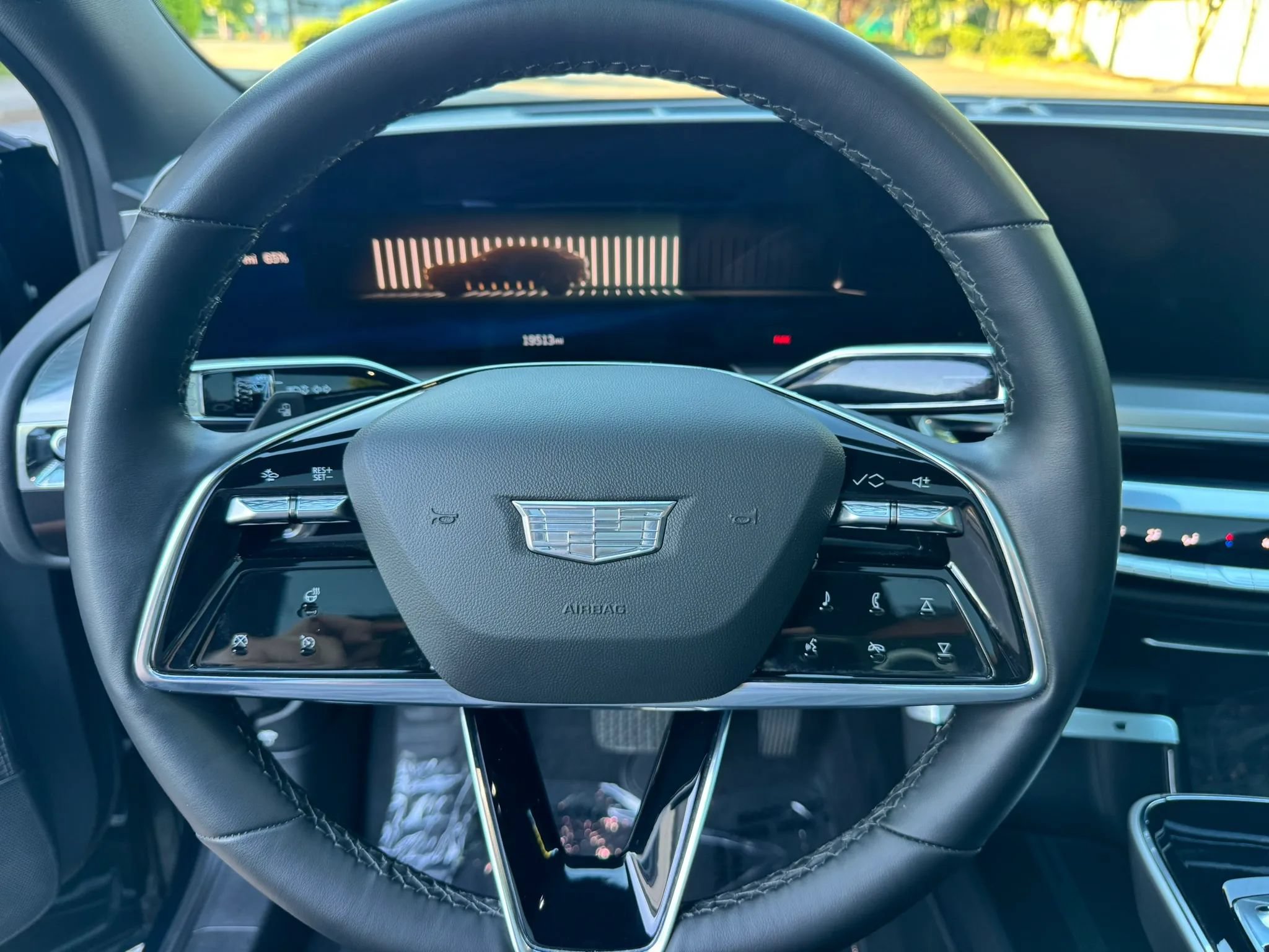 Used 2024 Cadillac Lyriq Luxury AWD/4WD image 30
