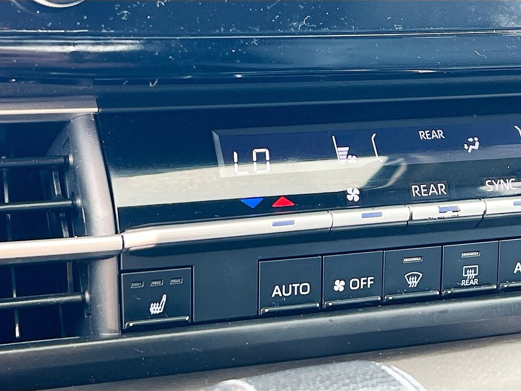 Used 2023 Toyota Sienna XLE image 18