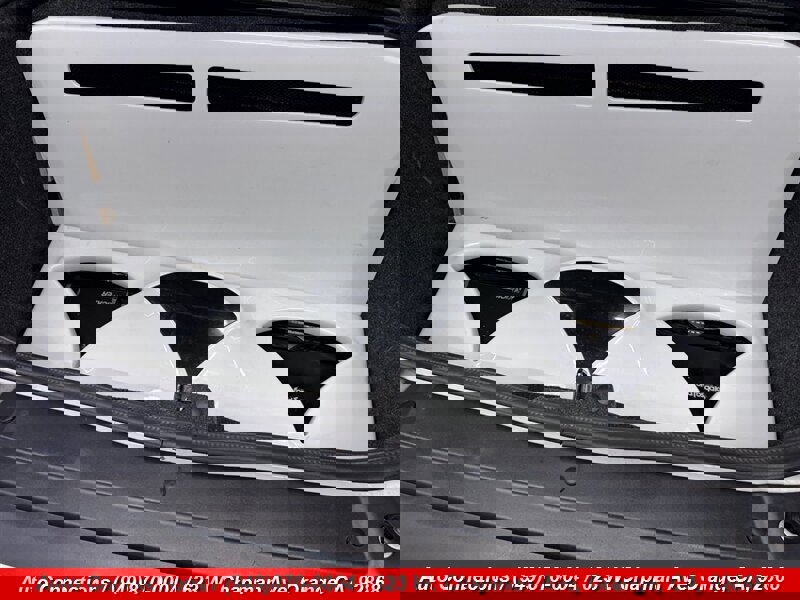 Used 2015 Dodge Challenger SXT Plus w/ Technology Group RWD image 23