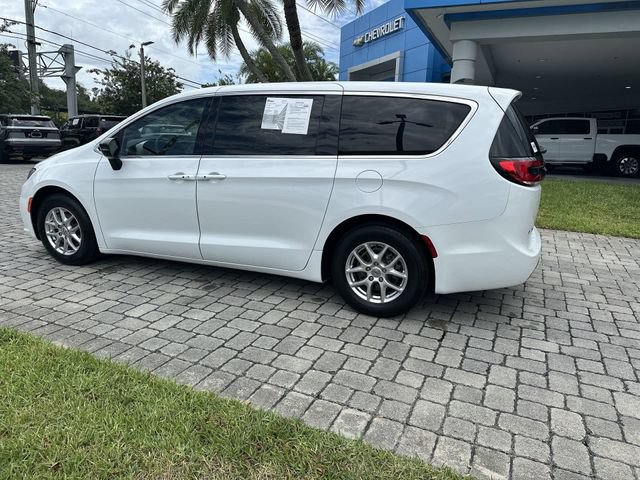 Used 2024 Chrysler Pacifica Touring FWD image 32