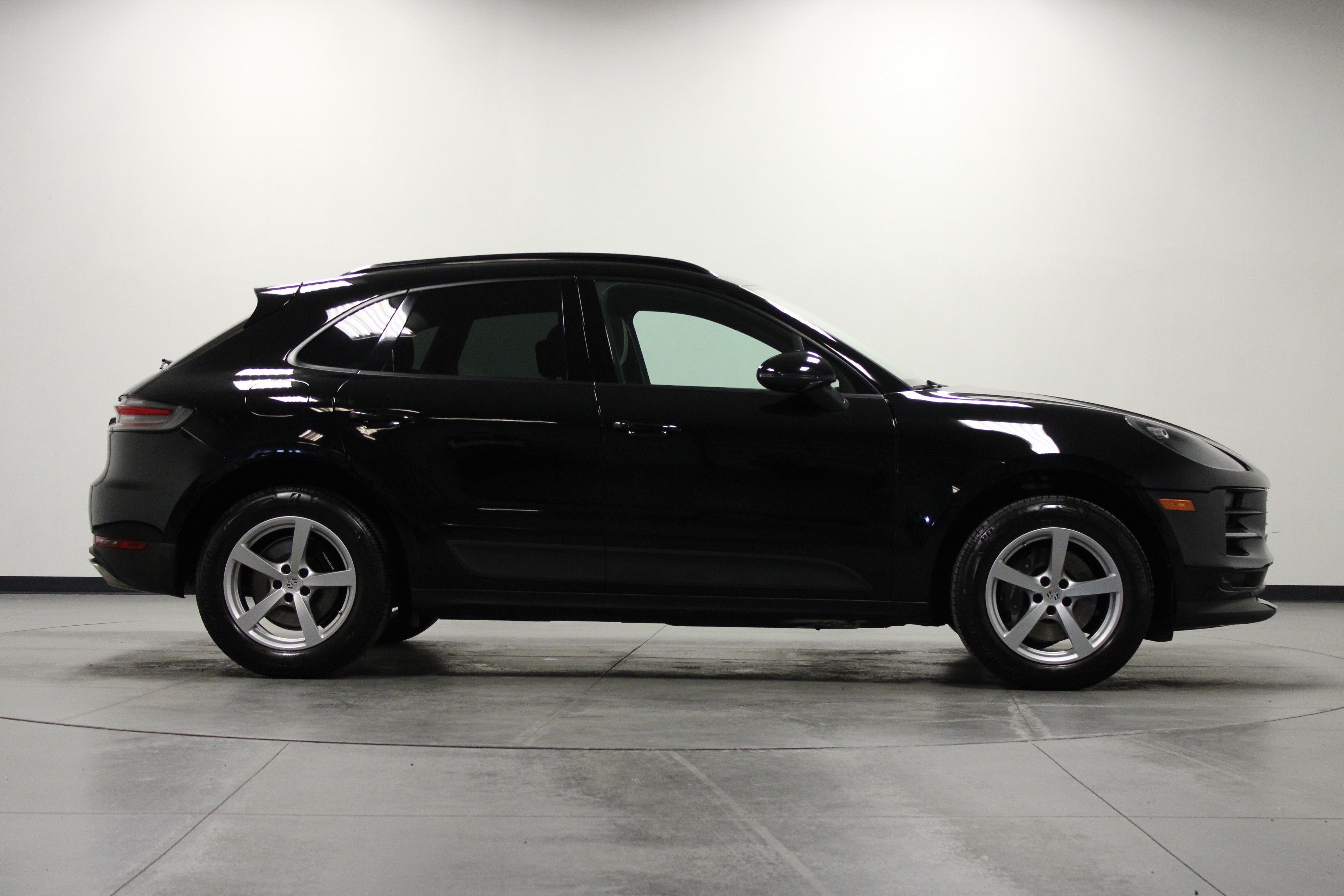 Used 2021 Porsche Macan AWD/4WD image 3