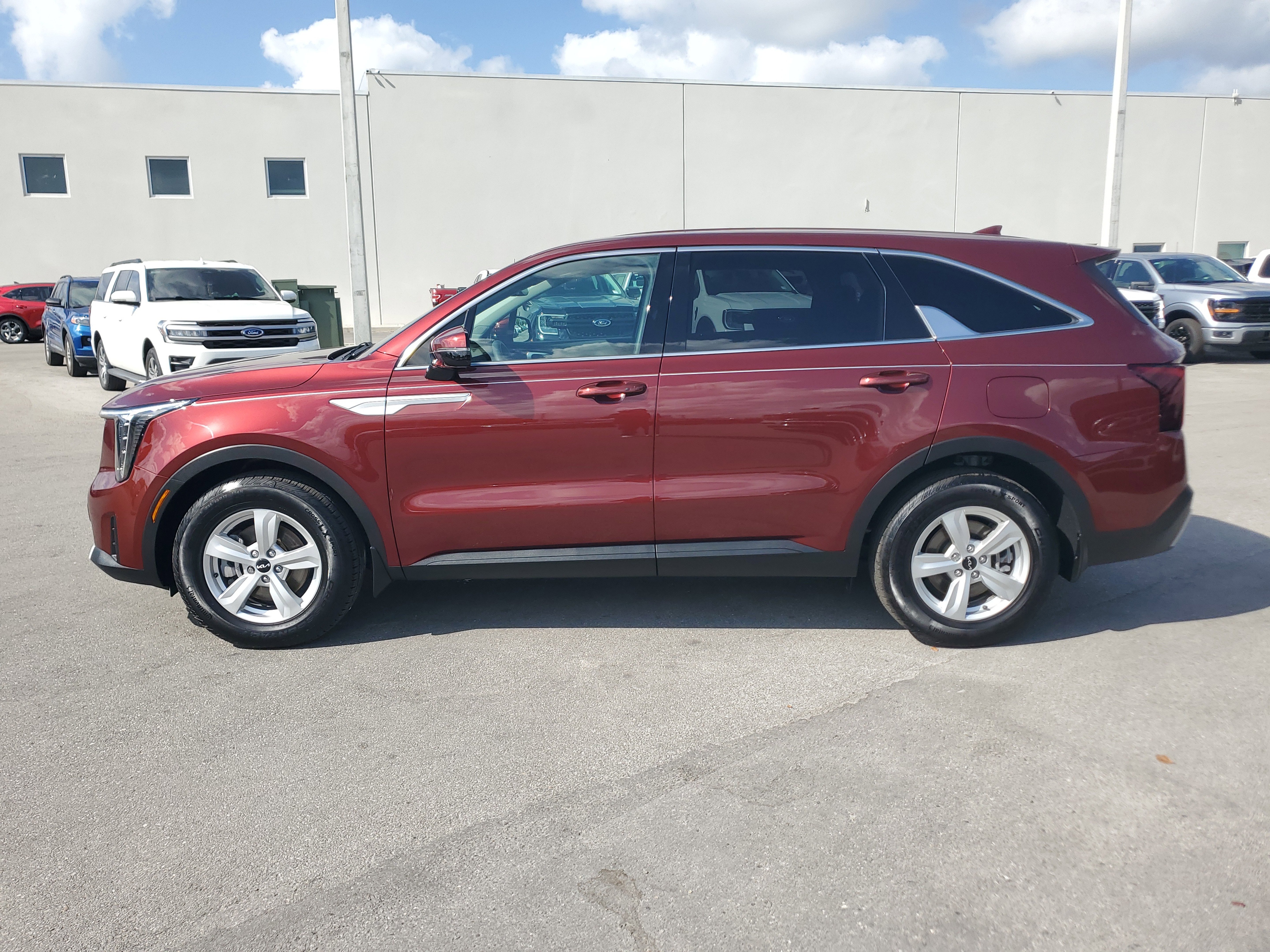 Used 2024 Kia Sorento LX image 8