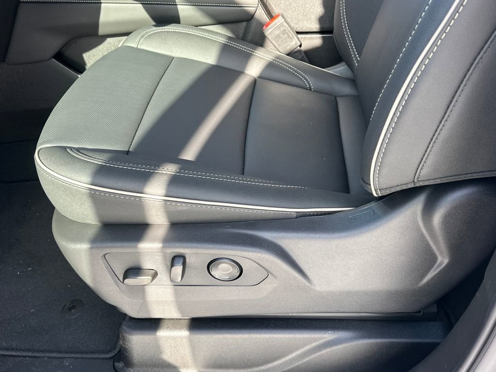 New 2026 Chevrolet Suburban Premier w/ Sun And Tow Package AWD/4WD image 12