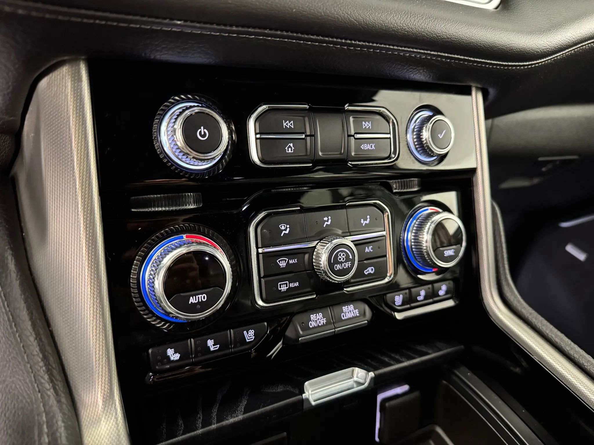 Used 2022 GMC Yukon Denali w/ Advanced Technology Package image 27