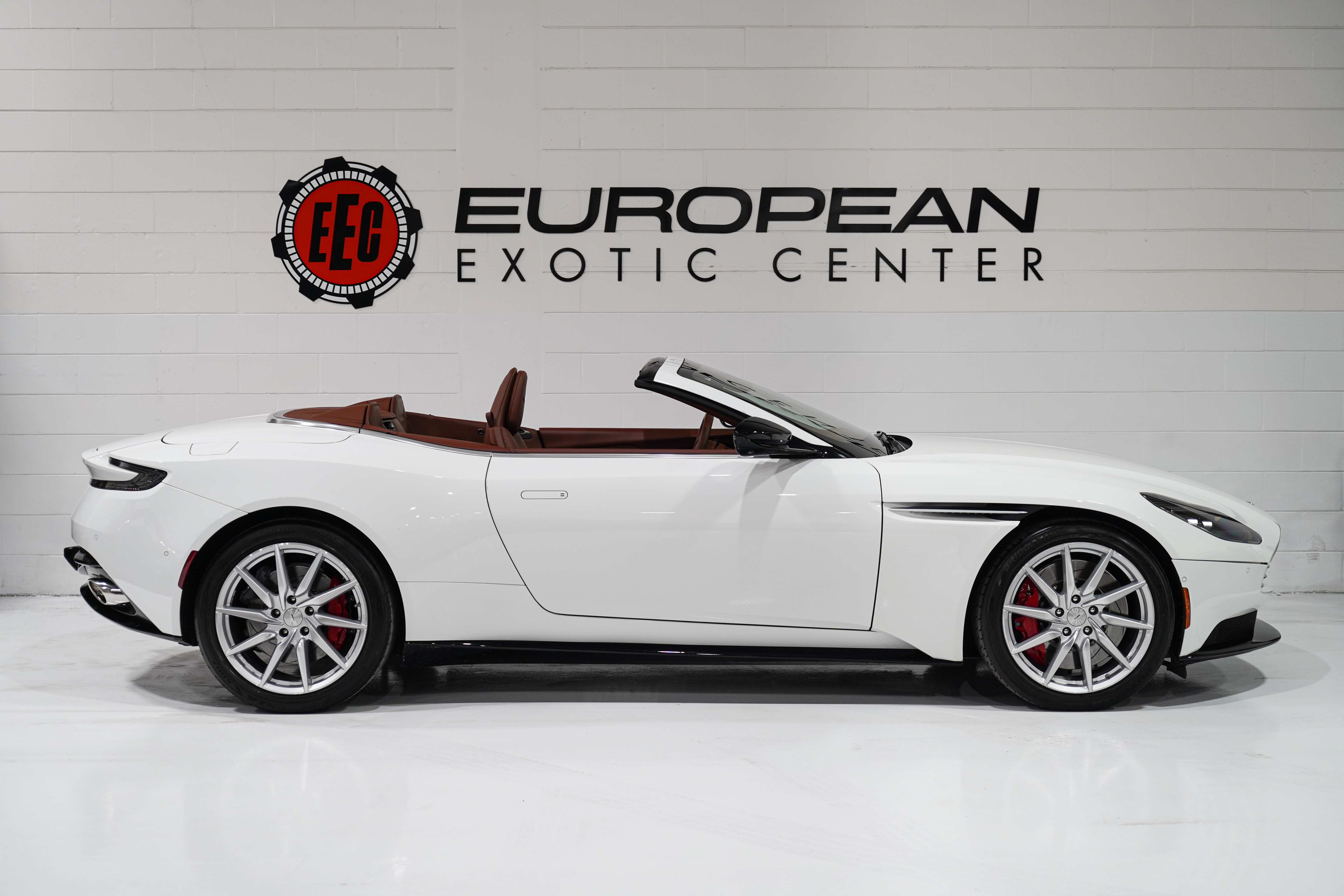 Used 2020 Aston Martin DB11 Volante RWD image 6