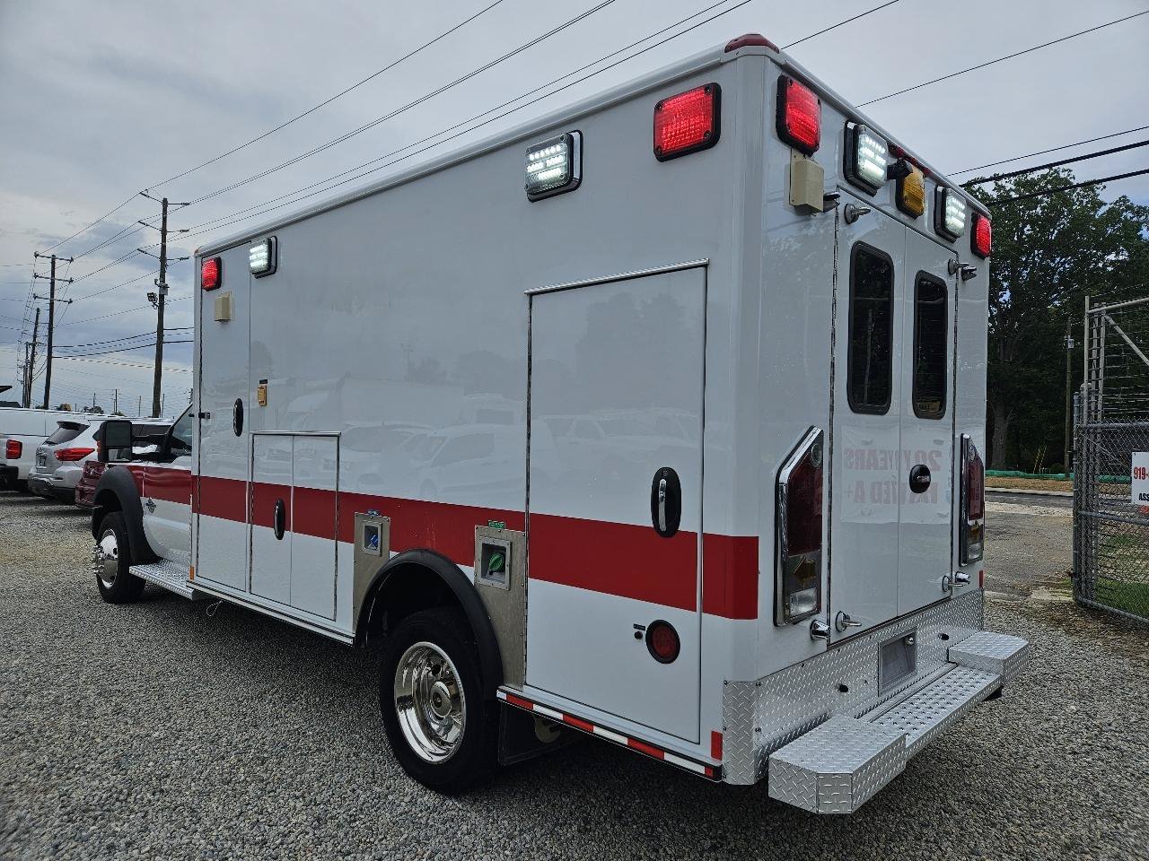 Used 2013 Ford F450 XLT w/ Ambulance Preparation Pkg RWD image 3