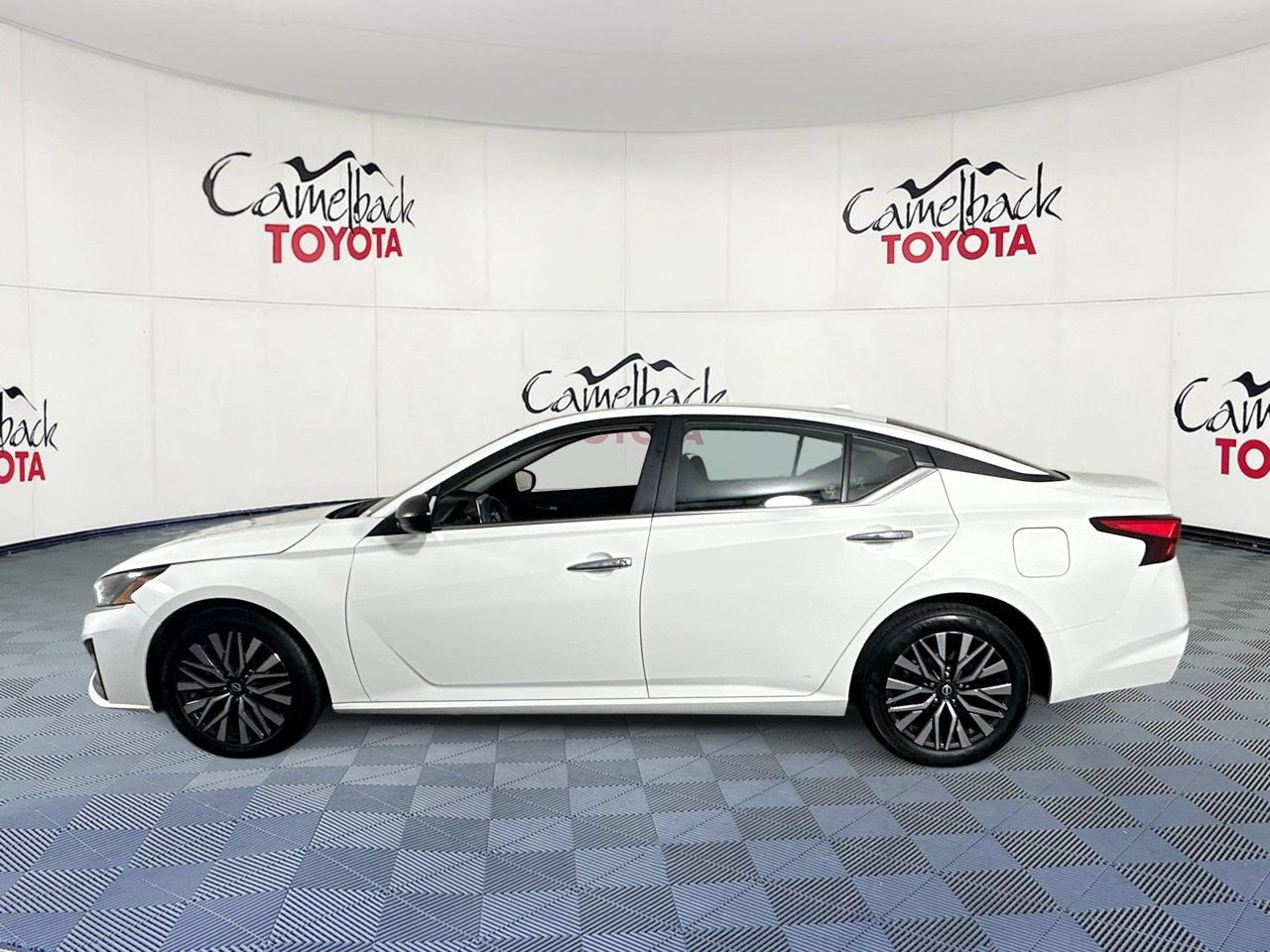 Used 2025 Nissan Altima 2.5 SV FWD image 4