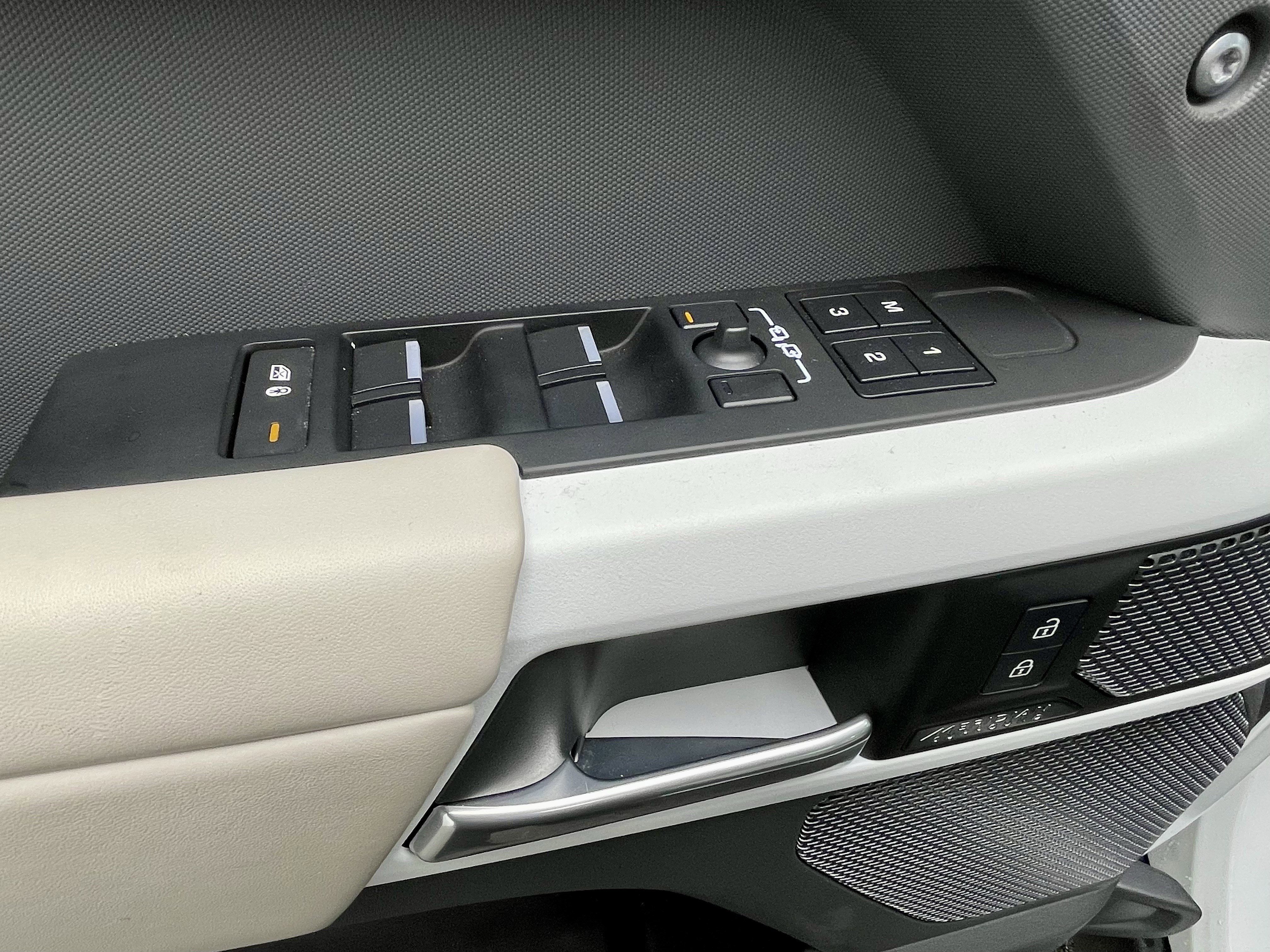 Certified 2024 Land Rover Defender 110 SE image 11