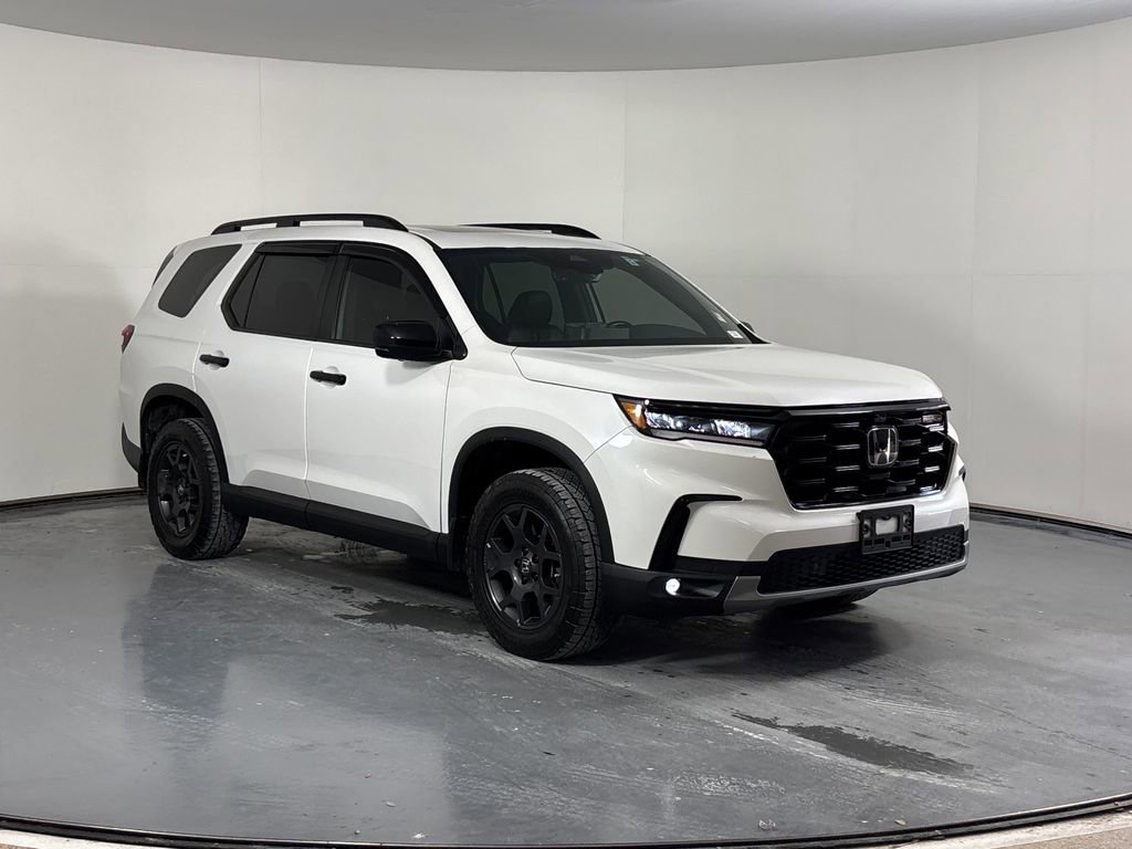 Used 2023 Honda Pilot TrailSport image 2