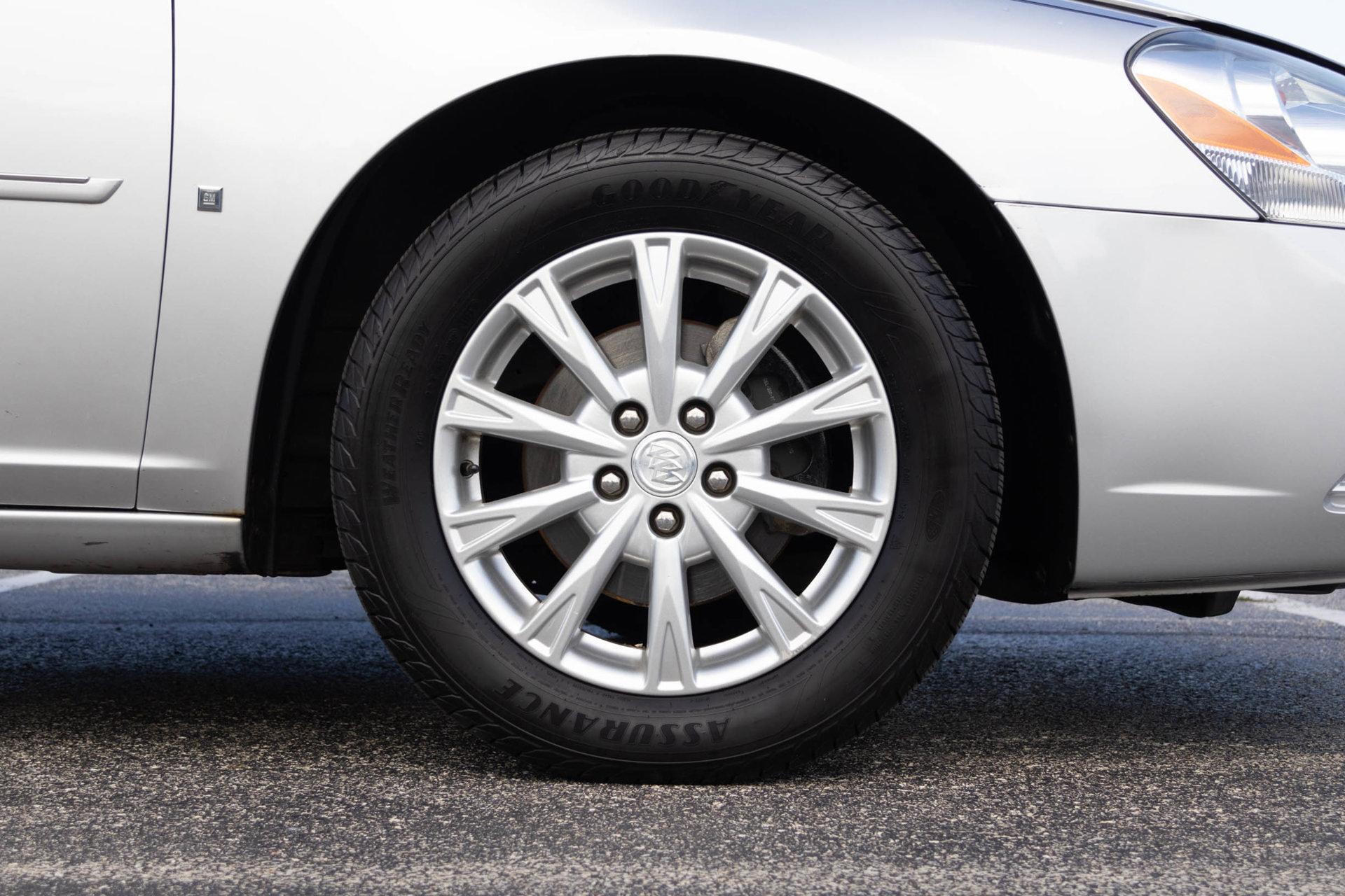 Used 2009 Buick Lucerne CX FWD image 38