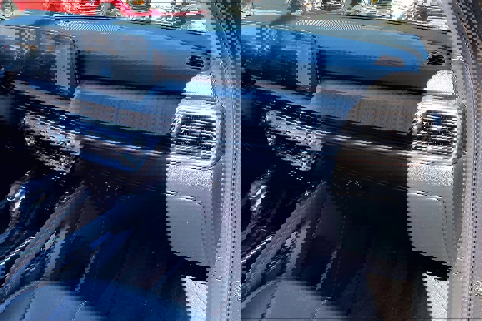 Used 2024 Kia Telluride EX w/ EX Captain's Chair Package image 19