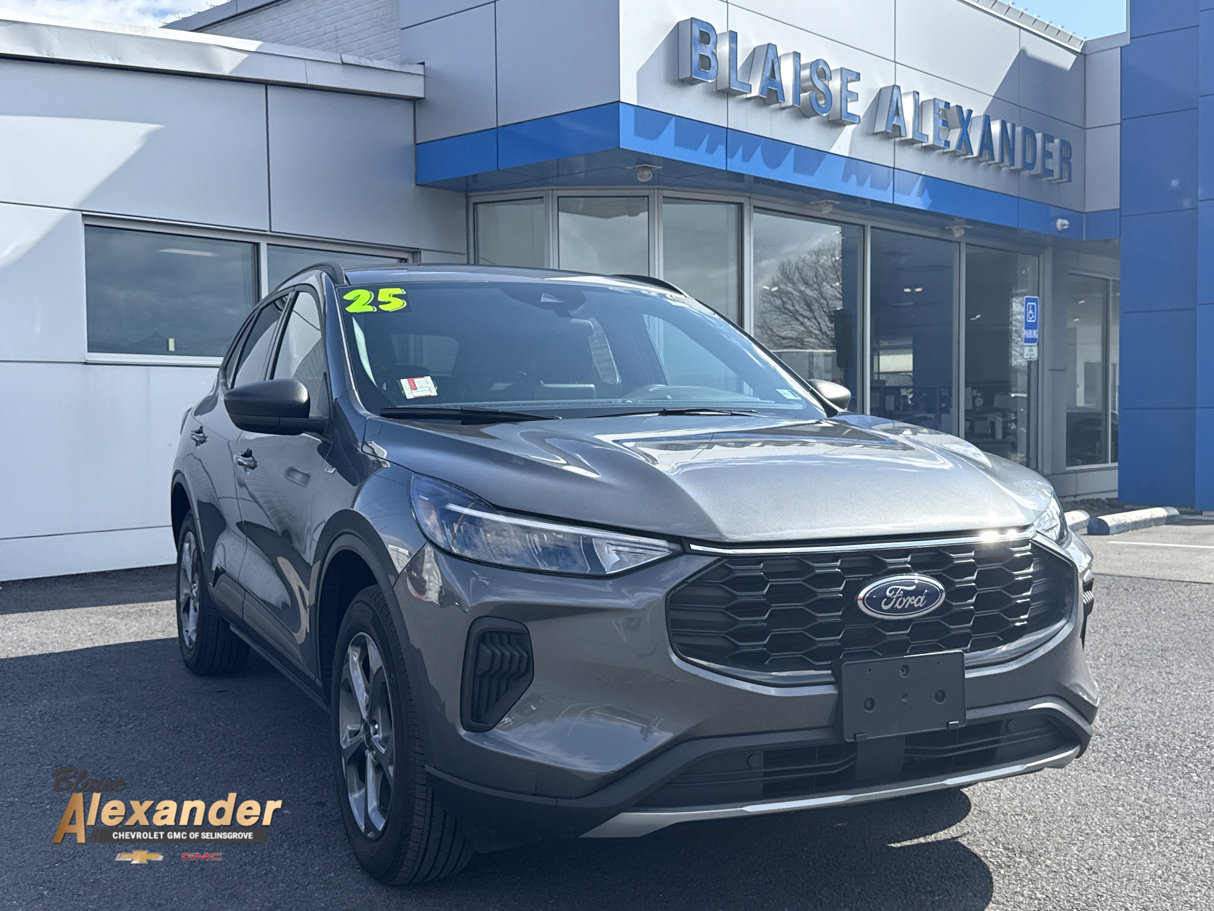 Used 2025 Ford Escape ST-Line AWD/4WD image 1