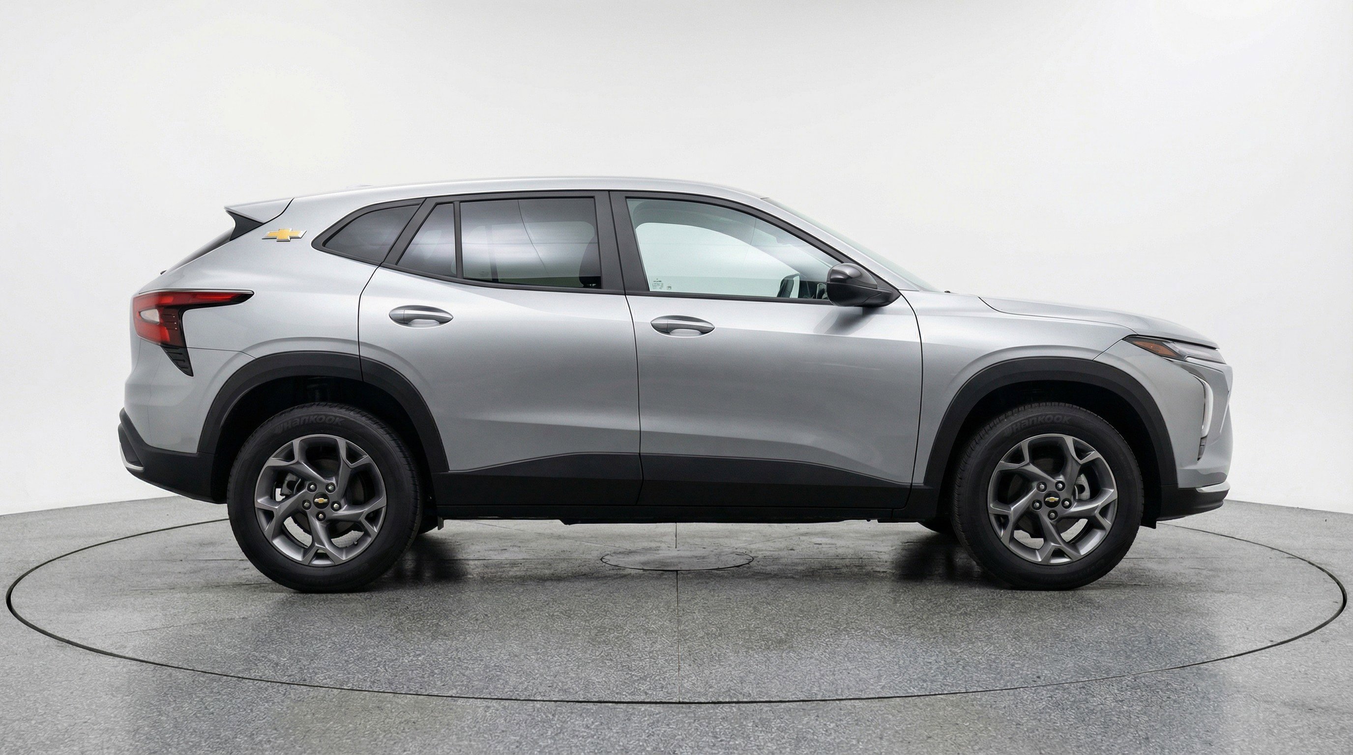 Used 2025 Chevrolet Trax LT FWD image 11