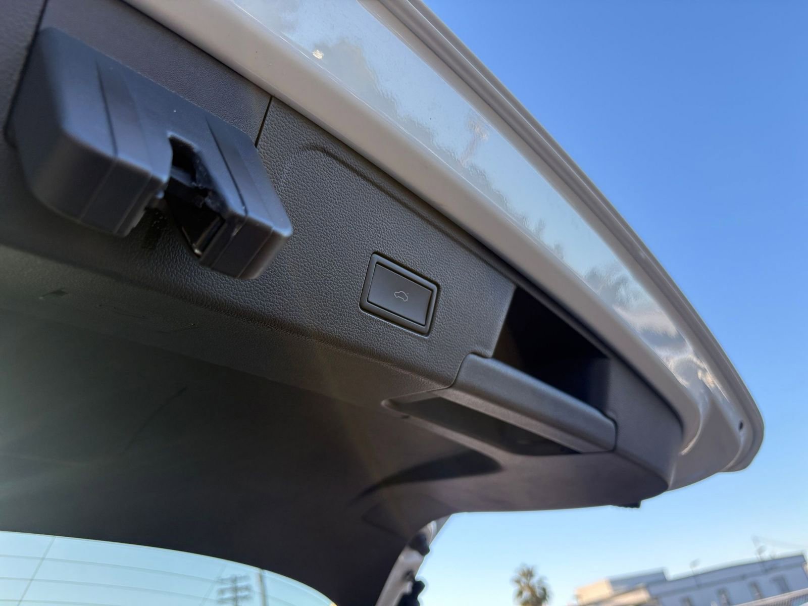 Used 2025 Volkswagen Atlas Cross Sport SE image 23