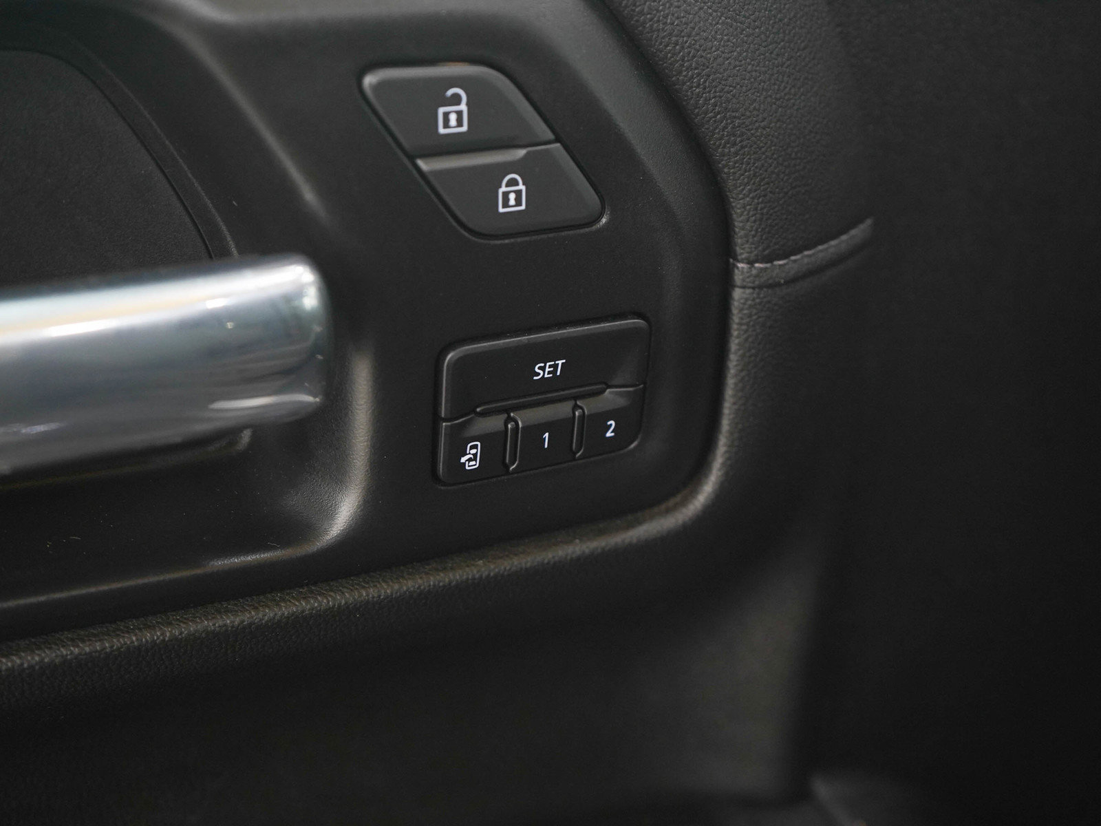 Used 2021 Chevrolet Silverado 1500 LTZ AWD/4WD image 23