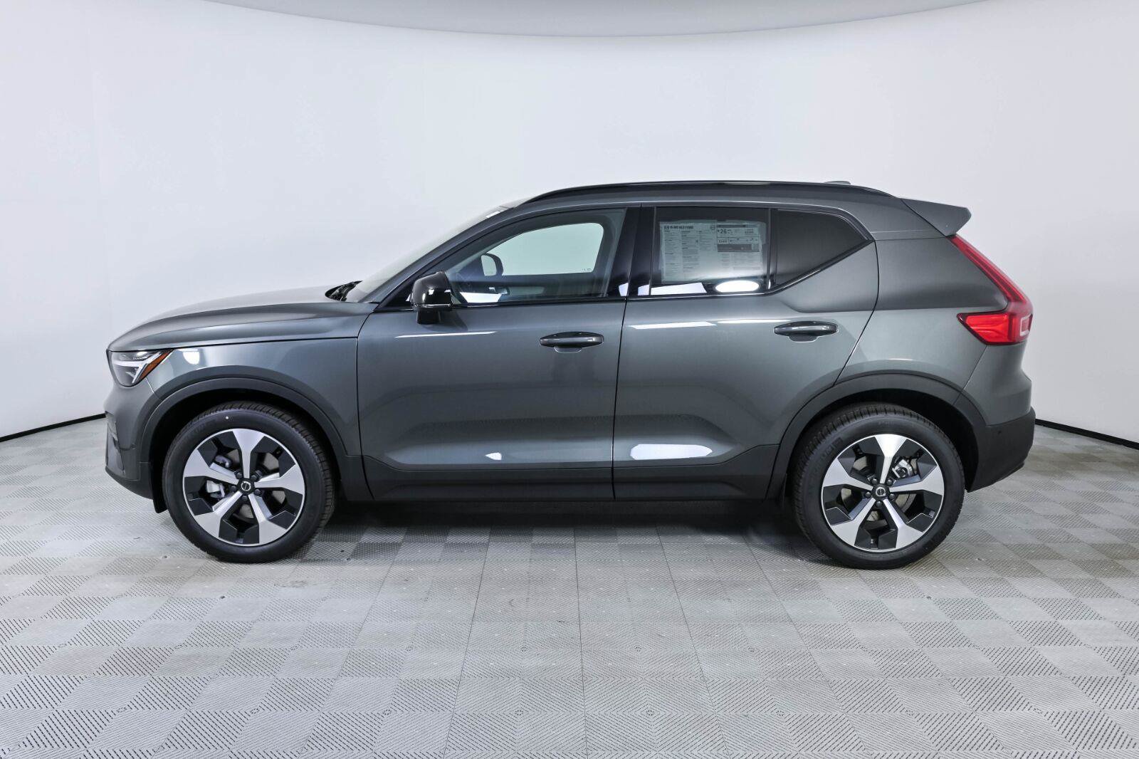 New 2026 Volvo XC40 B5 Plus w/ Climate Package AWD/4WD image 2