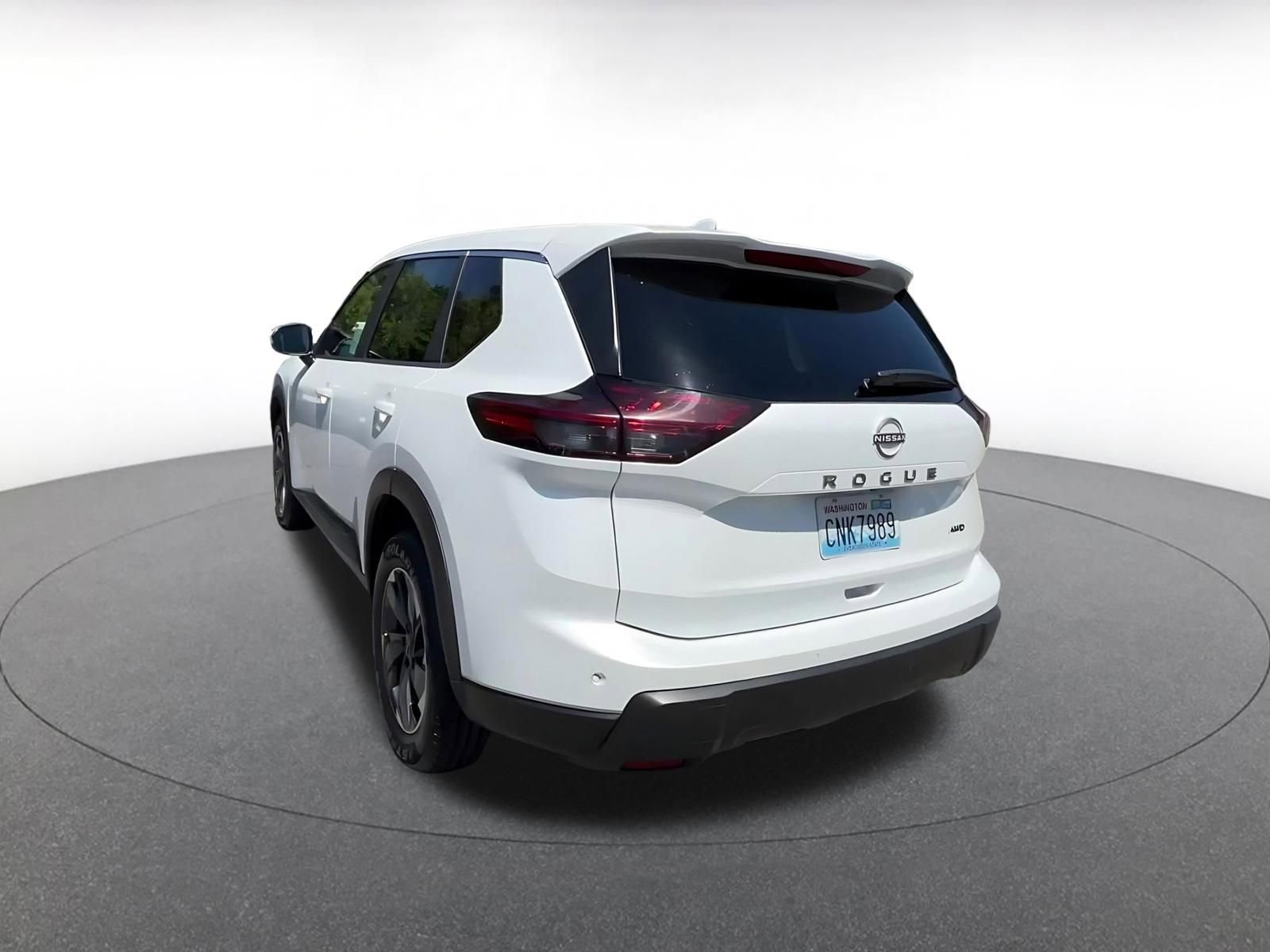 Used 2025 Nissan Rogue SV AWD/4WD image 11