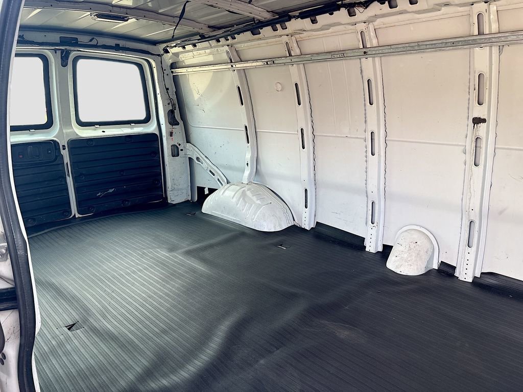 Used 2024 Chevrolet Express 3500 Extended w/ Driver Convenience Package image 24