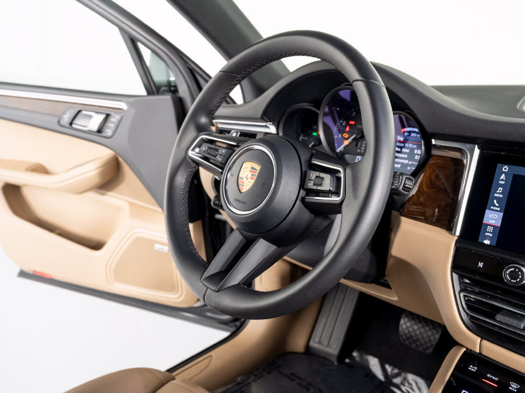 Certified 2026 Porsche Macan AWD/4WD image 36