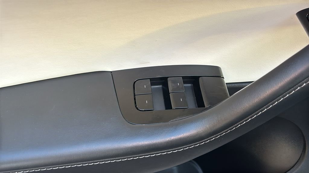 Used 2020 Tesla Model Y Long Range image 9