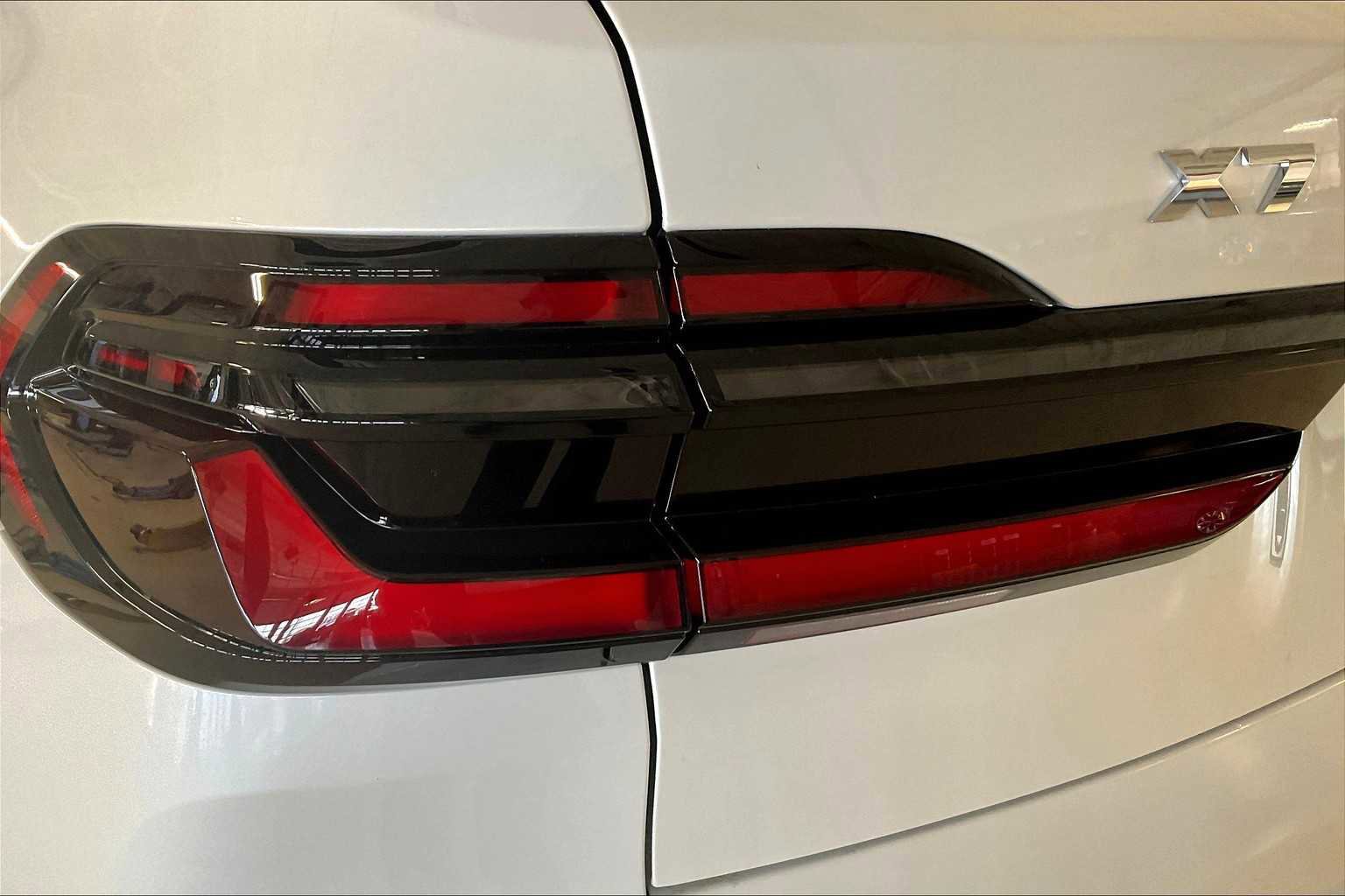 New 2026 BMW X7 M60i image 14