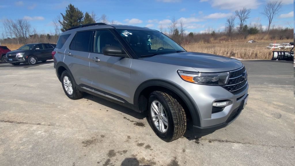 Used 2021 Ford Explorer XLT w/ Equipment Group 202A image 2