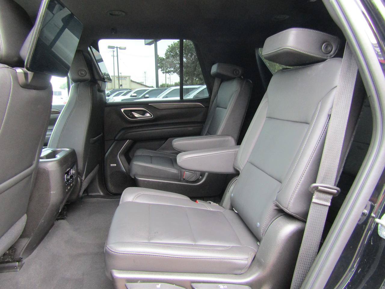 Used 2021 Chevrolet Tahoe Z71 w/ Z71 Off-Road Package AWD/4WD image 9