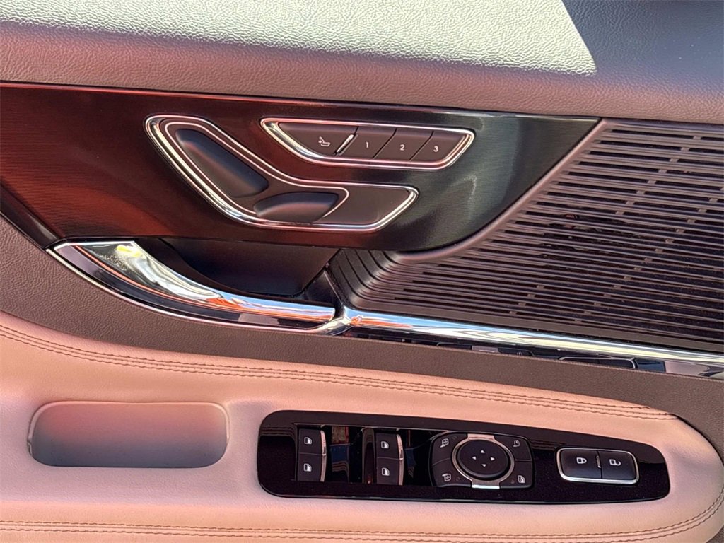 Used 2022 Lincoln Corsair FWD w/ Premium Package image 11