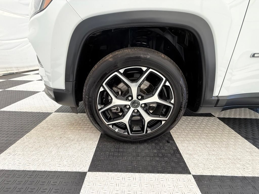 Used 2025 Jeep Compass Limited AWD/4WD image 10