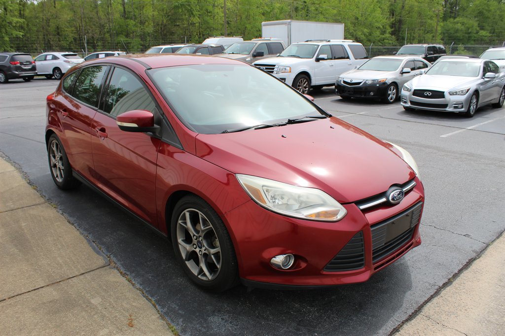 Used 2014 Ford Focus SE w/ Equipment Group 201A FWD image 2