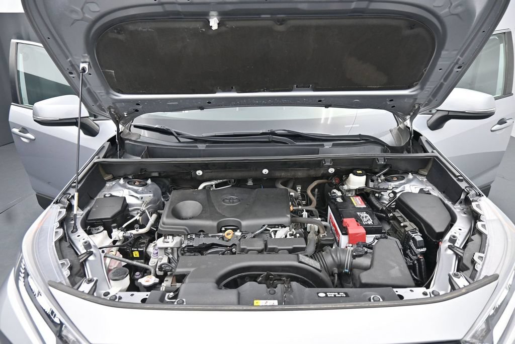 Used 2021 Toyota RAV4 XLE AWD/4WD image 26