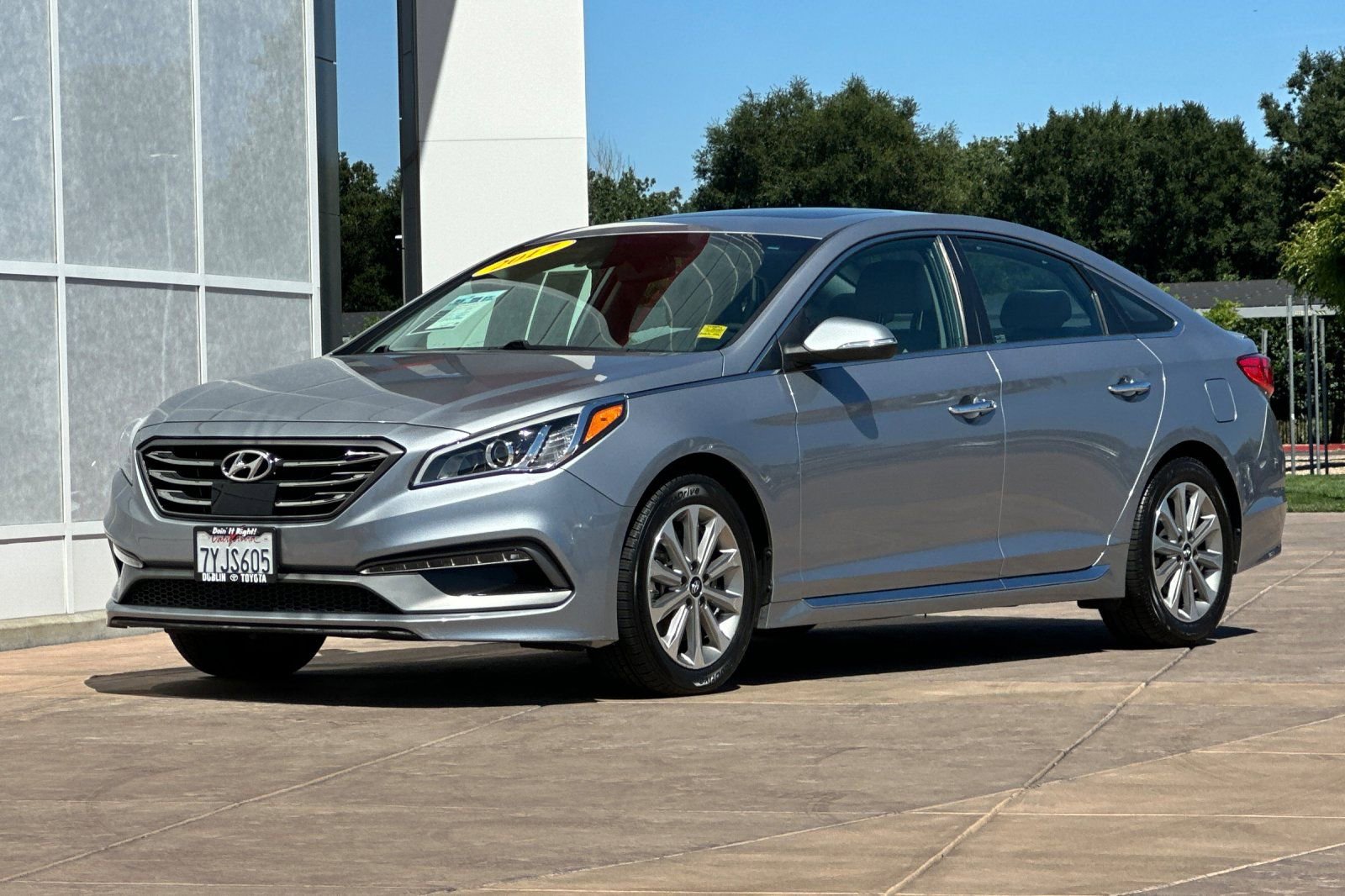 Used 2017 Hyundai Sonata Limited w/ Ultimate Package 04 FWD image 8