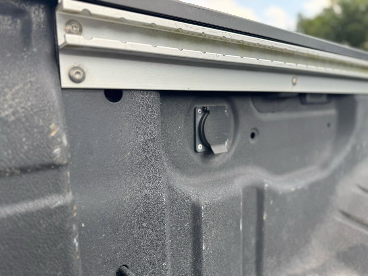 Used 2018 Nissan Titan SV w/ SV Convenience Package image 18