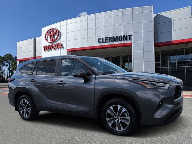 Certified 2024 Toyota Highlander XLE FWD image 1