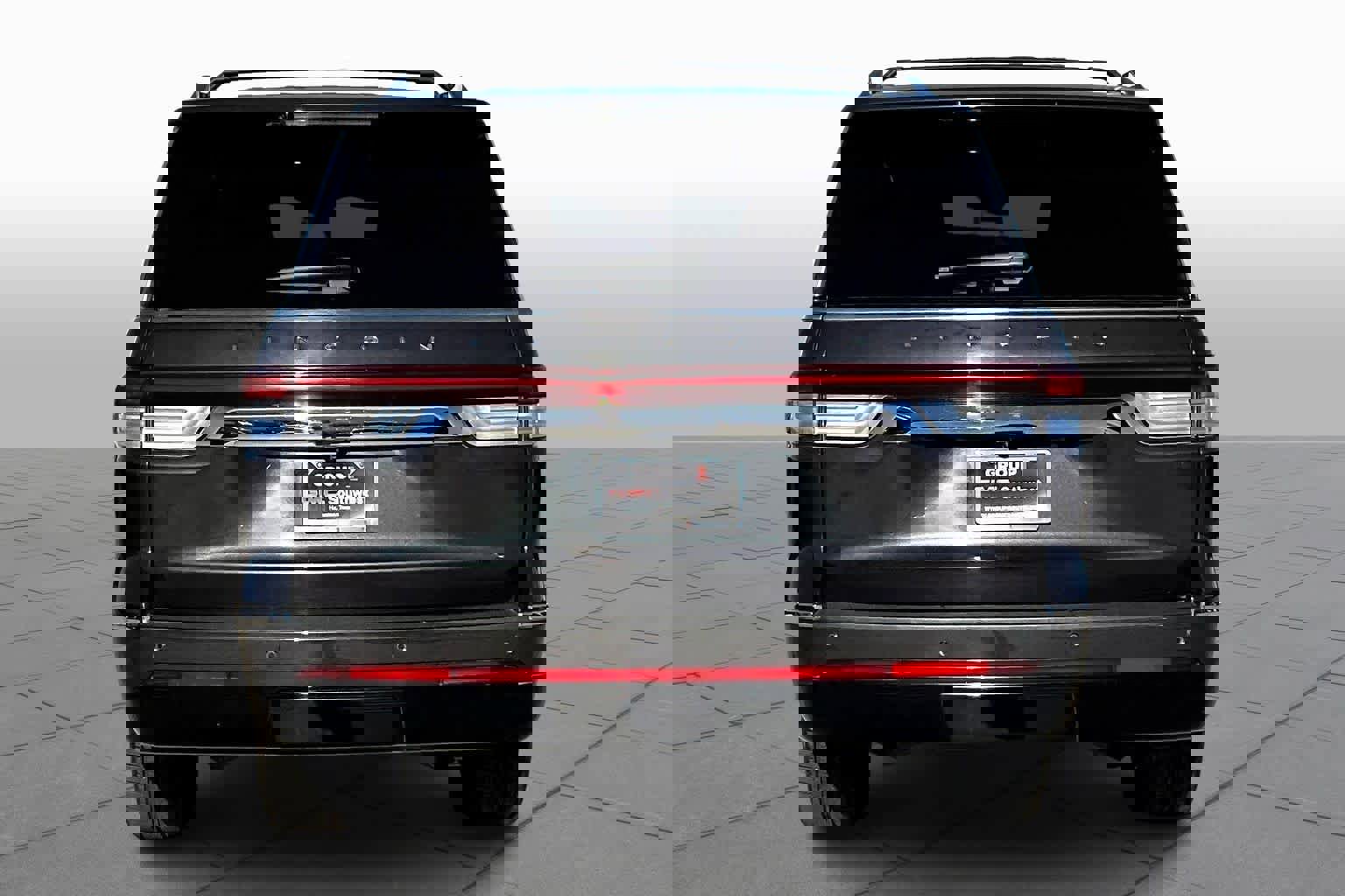 Used 2024 Lincoln Navigator L Reserve image 4