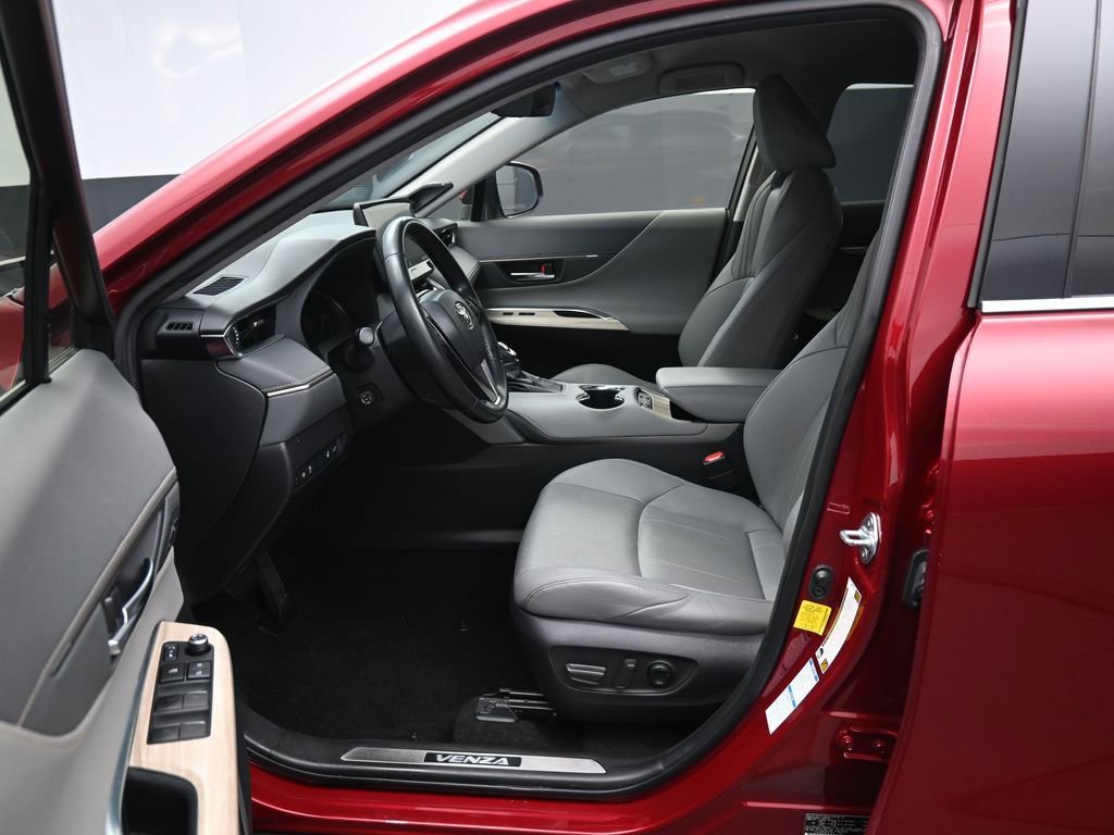 Used 2021 Toyota Venza XLE w/ Softex Package image 11