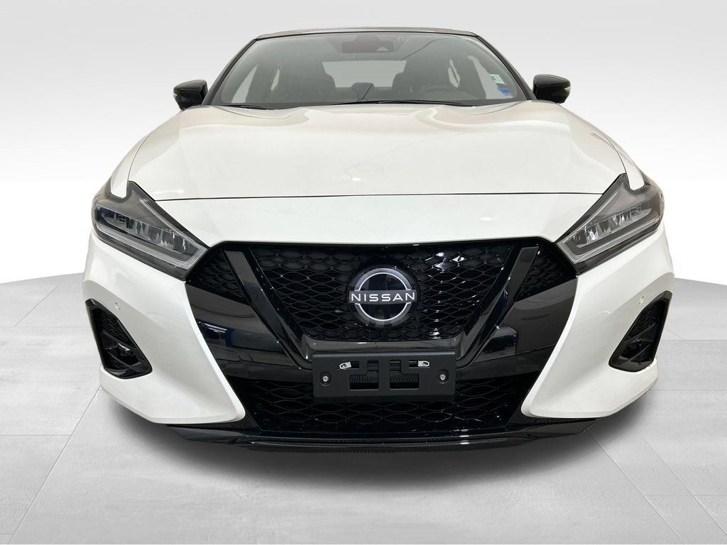 Used 2023 Nissan Maxima SR w/ Sport Mat Group FWD image 9