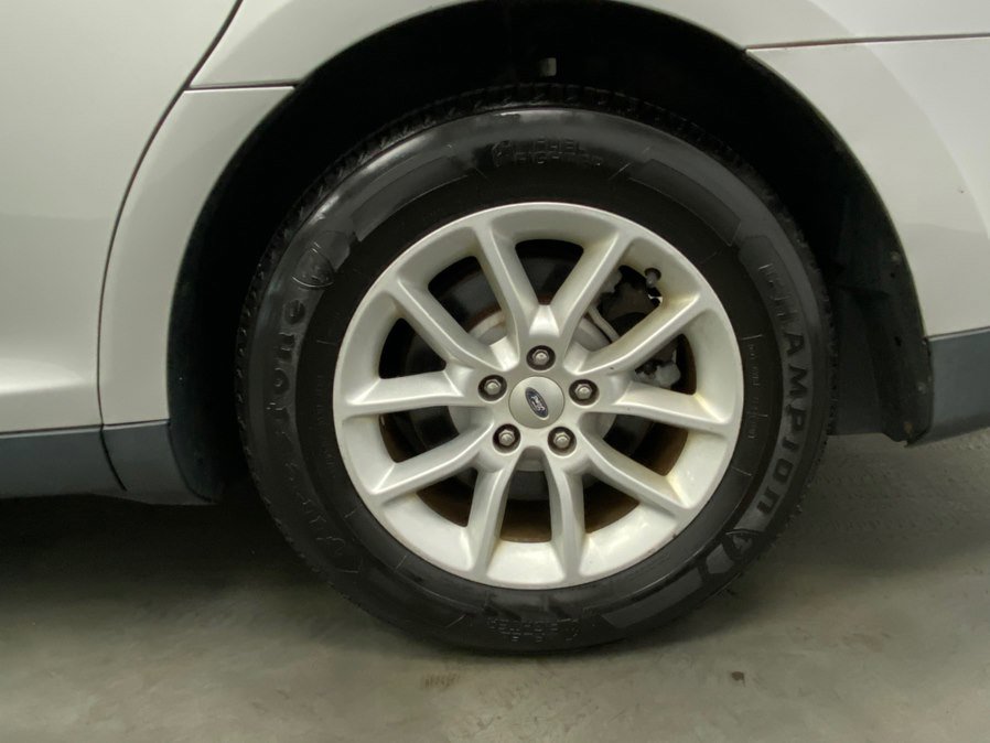 Used 2013 Ford Taurus SE image 16