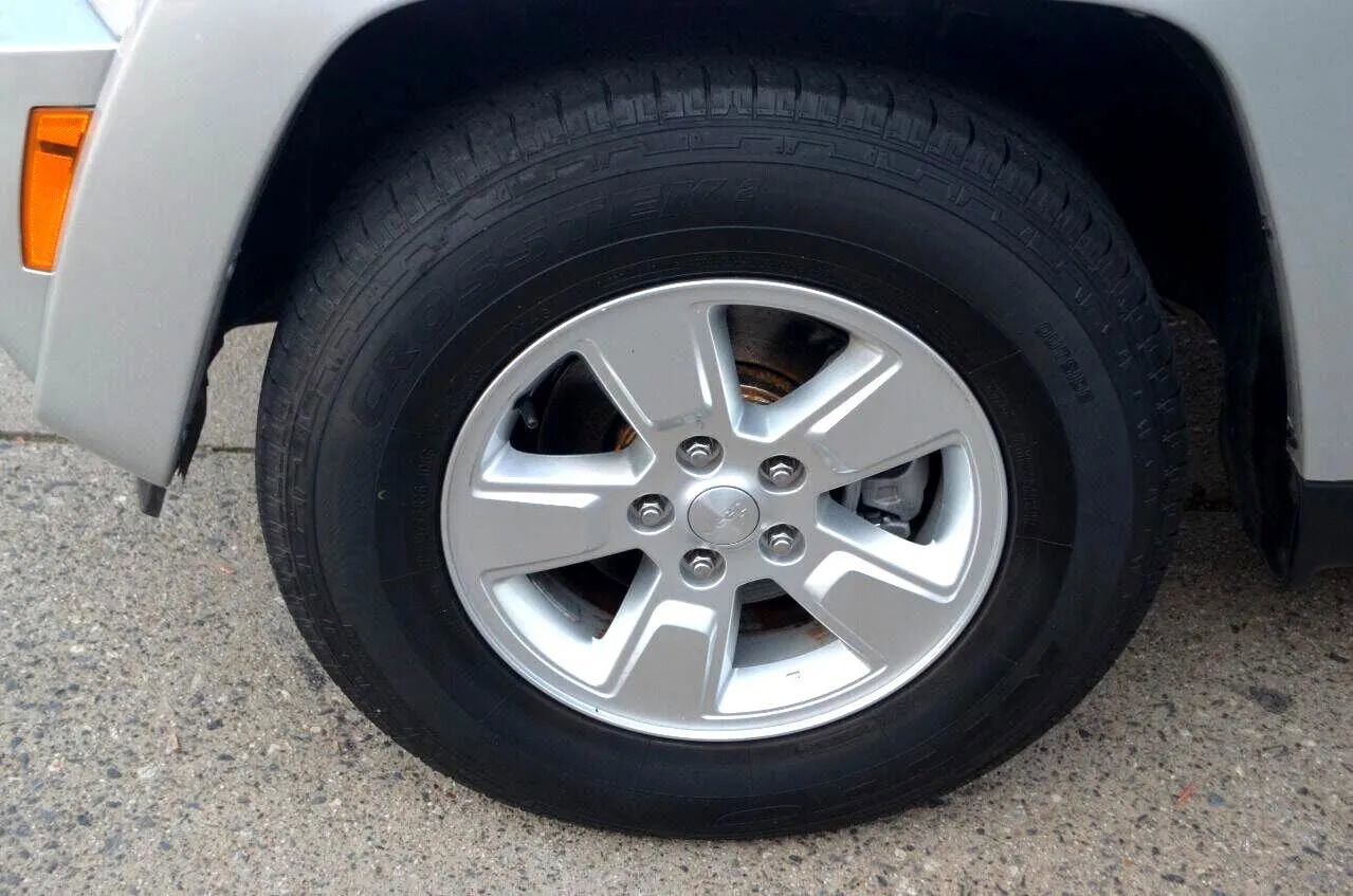 Used 2012 Jeep Liberty Sport image 16