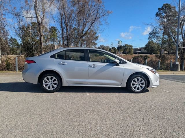 Used 2025 Toyota Corolla LE FWD image 2