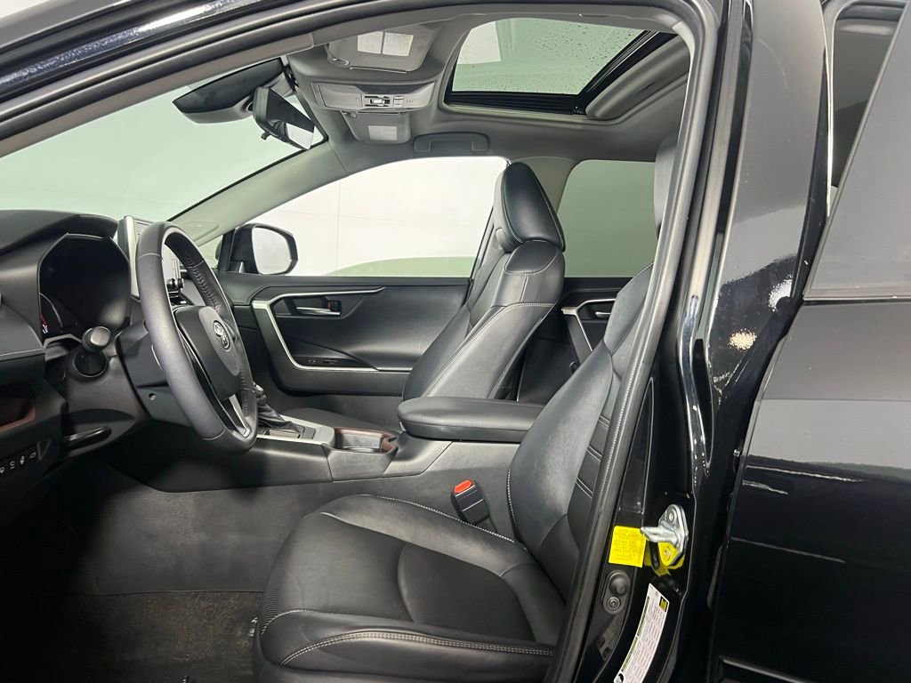 Used 2021 Toyota RAV4 Limited image 20