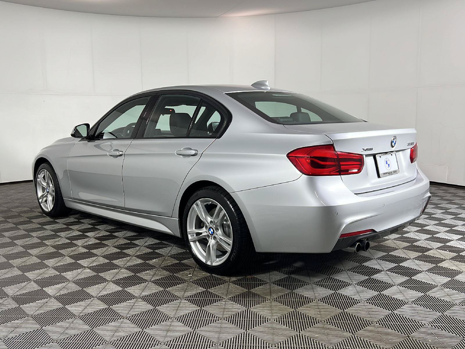 Used 2017 BMW 330i xDrive Sedan AWD/4WD image 9